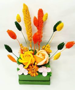 aranjament floral galben colorat